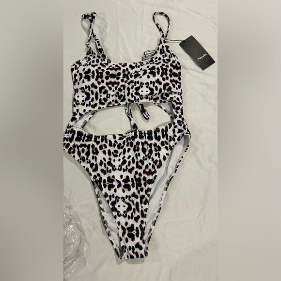 NWT One piece monokini bathing suit with lace up back - Picture 4 of 5
